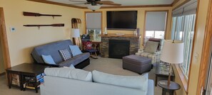 Smart-TV, Kamin, Videothek, Stereoanlage