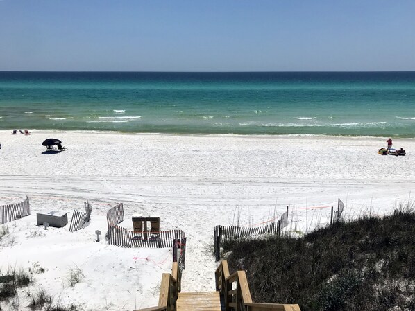 Beach nearby, sun loungers, beach towels