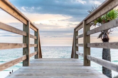 Uncrowded 30A Beach! HOT TUB, Heated Pool, Outdoor TV, Bikes, by Alys + Rosemary