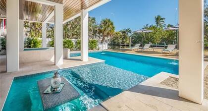 Waterfront Impresionante nueva casa de lujo con piscina, spa, muelle, elevador, cerca de Pine