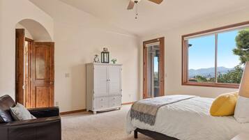 4 bedrooms, desk, iron/ironing board, travel crib