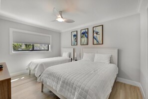 2 bedrooms, iron/ironing board, WiFi, bed sheets - Coquina Beach 3C- Beautifully Remodeled Sanibel Condo, Steps To The Beach! (Sanibel)