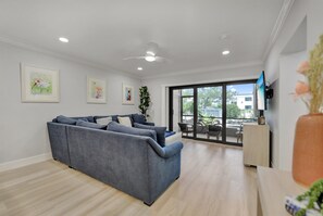 Living area - Coquina Beach 3C- Beautifully Remodeled Sanibel Condo, Steps To The Beach! (Sanibel)