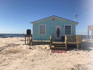 Exterior - One of the best values around. Perfect for beach time, enjoying Mobile Bay, etc (Gulf Shores, AL)