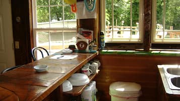 Frigorífic, microones, placa de cuina i cafetera i tetera