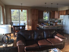 Smart-TV, Kamin, DVD-Player