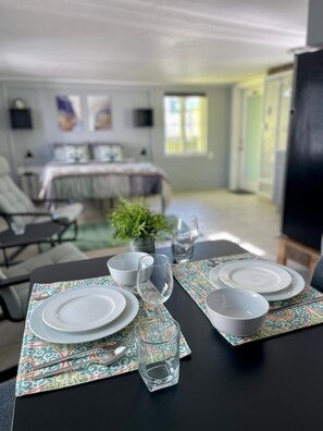 Dining - Studio Snook Suite in Matlacha/Fisherman's Paradise (Matlacha)