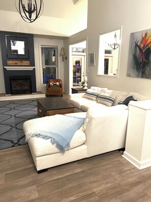 Smart TV, chimenea, videojuegos y reproductor de DVD 