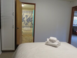 1 bedroom, desk, iron/ironing board, free WiFi