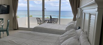 Oceanfront Studio w/ Balcony, Pool, Tiki Bar & Stunning Sunrise Views!