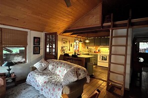 Fernseher, DVD-Player, Bücher