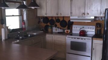 KylskÄp, mikrovÄgsugn, ugn och spishÀll