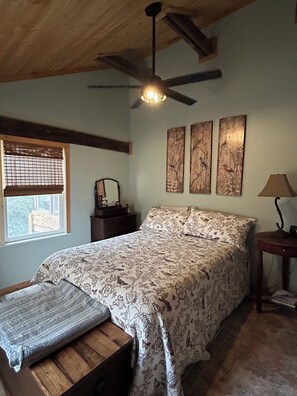 3 soverom, strykejern/-brett, wi-fi (inkludert) og sengetøy