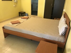 Cofres nos quartos, ferros/tábuas de passar roupa, Wi-Fi de cortesia
