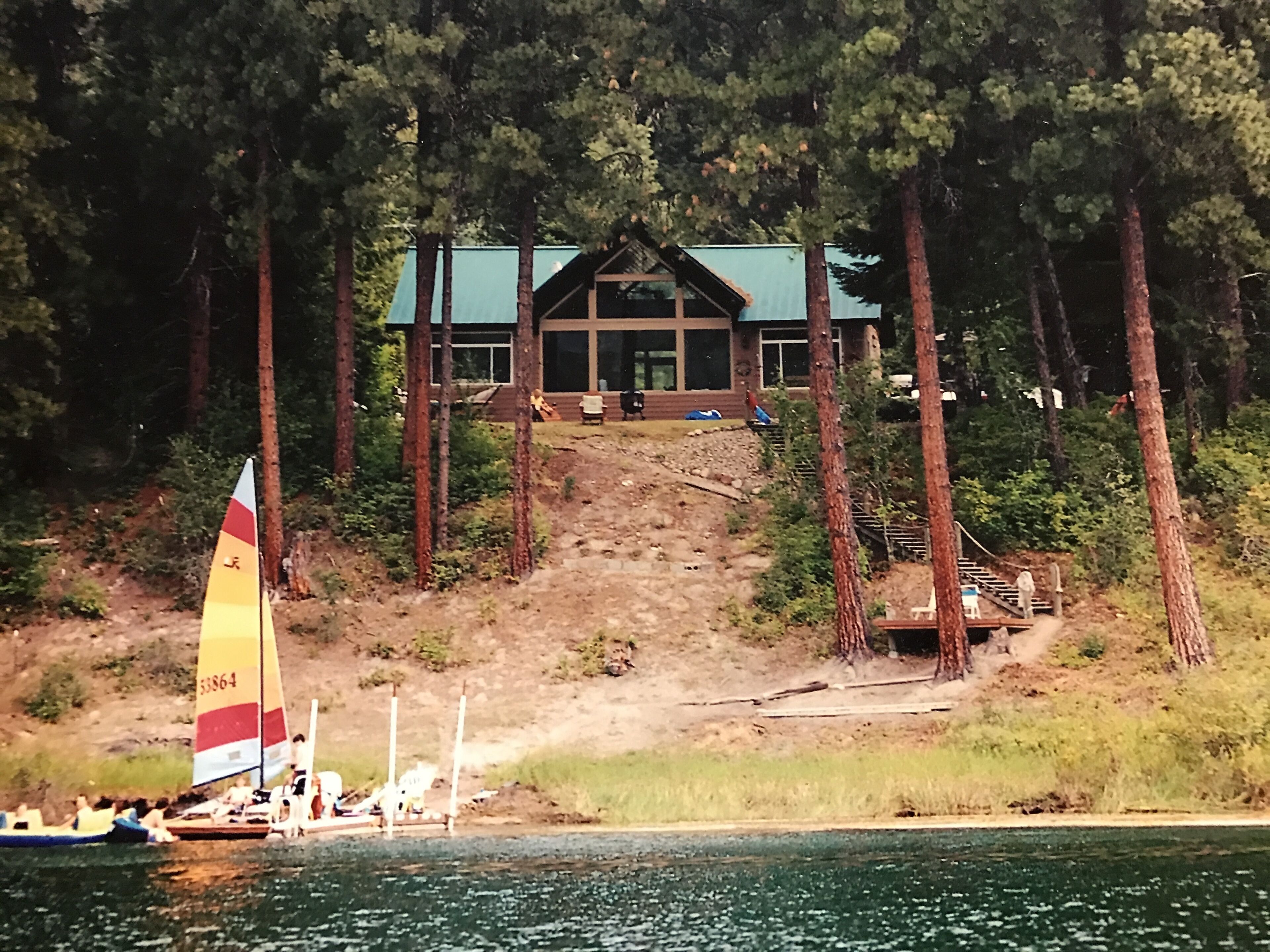 Waterfront Cabin on the beautiful Pend Oreille River.