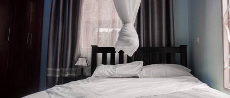 2 chambres, fer et planche à repasser, Wi-Fi, draps fournis