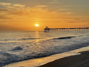 Beach nearby, sun loungers - Private Coastal Retreat • Sound Ocean Views • Walk to Beach • Weekly Stays Only (Atlantic Beach)