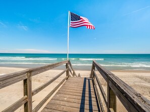 On the beach - S.O.B. (Sweet Ol' Bill) | Oceanfront + Pets! (Surf City)