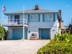Exterior - S.O.B. (Sweet Ol' Bill) | Oceanfront + Pets! (Surf City)