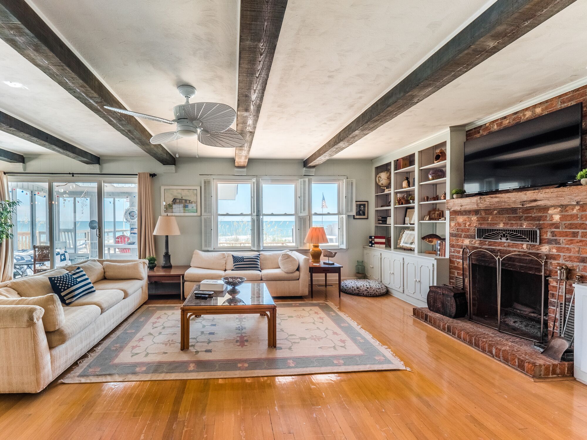 テレビ、DVD プレーヤー