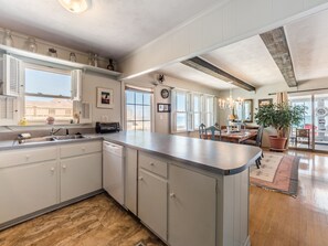 Fridge, microwave, oven, stovetop - S.O.B. (Sweet Ol' Bill) | Oceanfront + Pets! (Surf City)