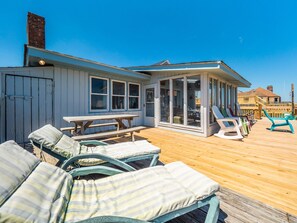 Outdoor dining - S.O.B. (Sweet Ol' Bill) | Oceanfront + Pets! (Surf City)