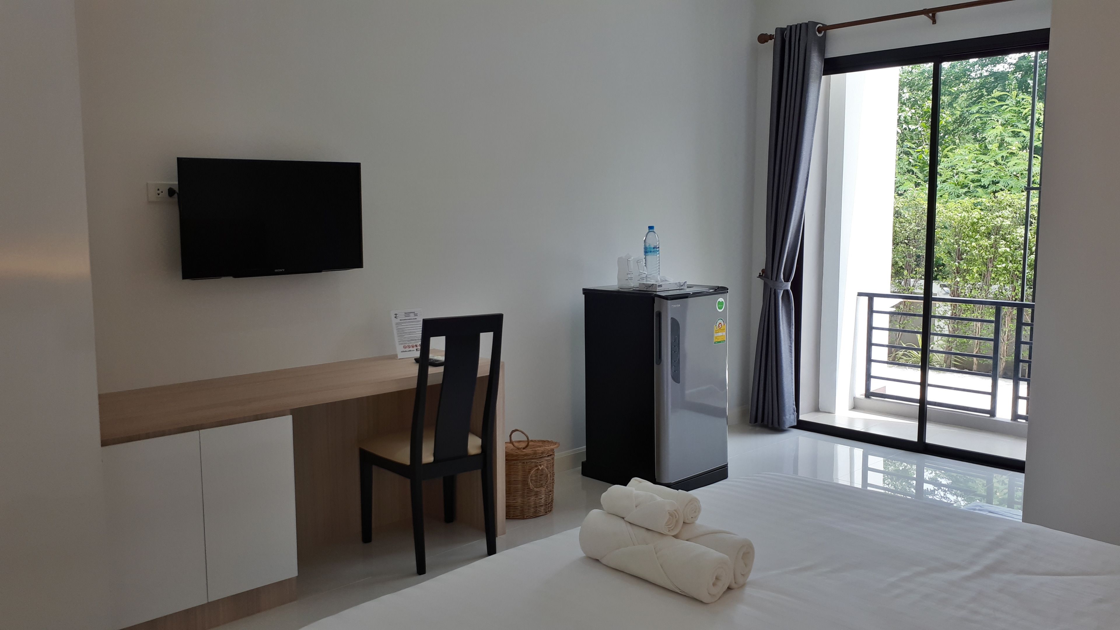 standard double room, 1 king bed, non smoking, garden area | room amenity