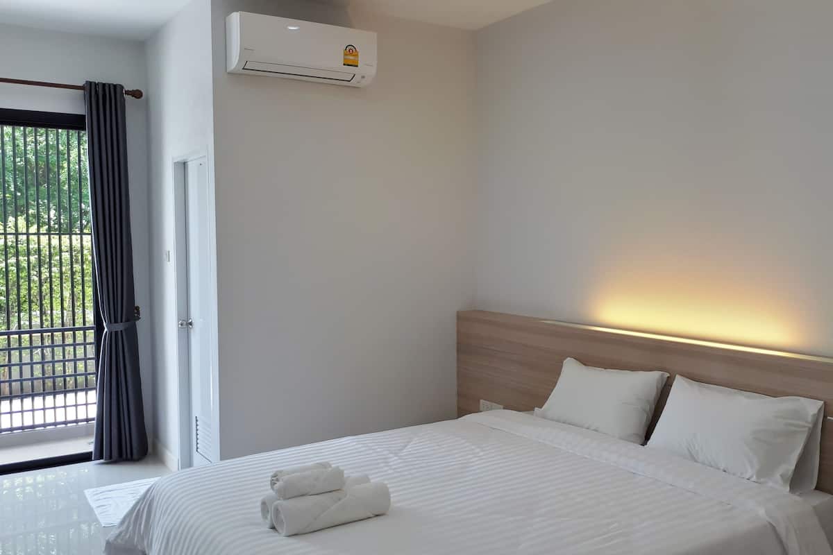 standard double room, 1 king bed, non smoking, garden area | hypo-allergenic bedding, desk, laptop workspace, blackout curtains