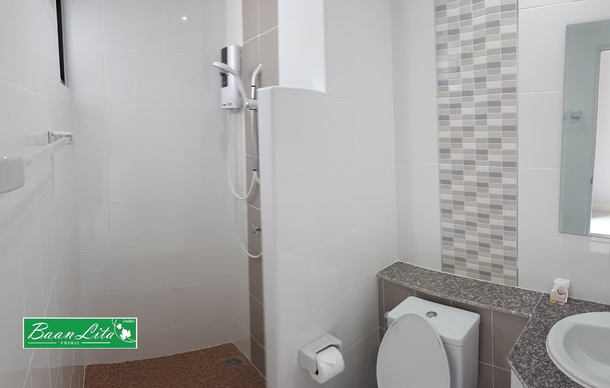 standard double room, 1 king bed, non smoking, garden area | bathroom | shower, free toiletries, towels, soap