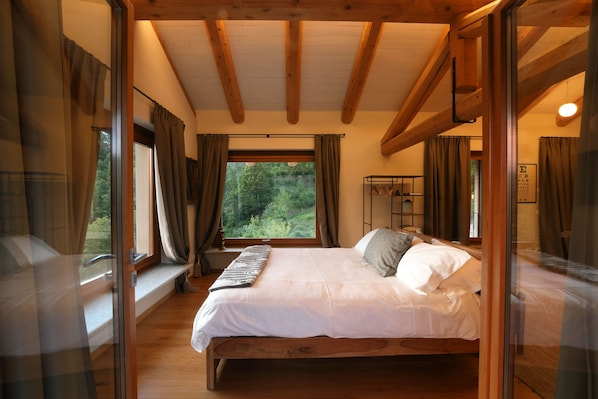 5 chambres, fer et planche à repasser, Wi-Fi, draps fournis