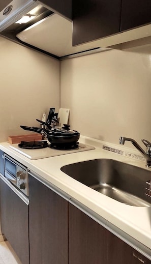 Fridge, microwave, oven, stovetop
