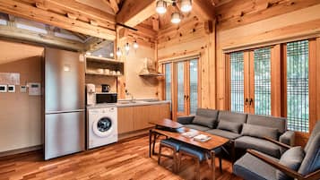 Sajikru | Private kitchenette | Full-size fridge, microwave, rice cooker, cookware/dishes/utensils