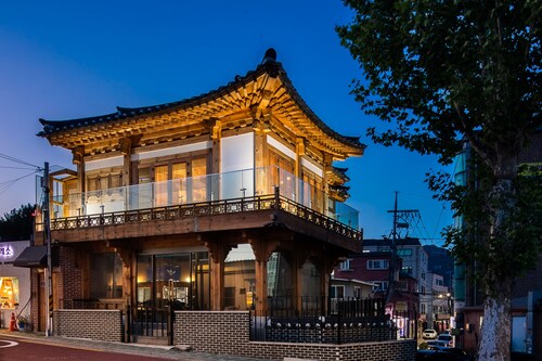 Ihwahanok Sajikru
