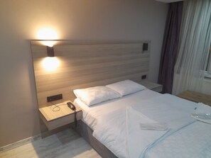 Bureau, chambres insonorisées, Wi-Fi gratuit, draps fournis