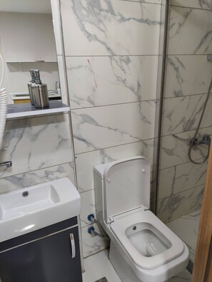 Bathroom - Moon Hotel Şirinevler (Istanbul)