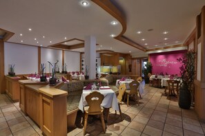 Free daily buffet breakfast  - Luisenstuben (Badenweiler)