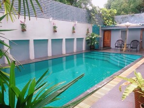 Outdoor pool - Happy Bou Jomtien Guesthouse (Pattaya)