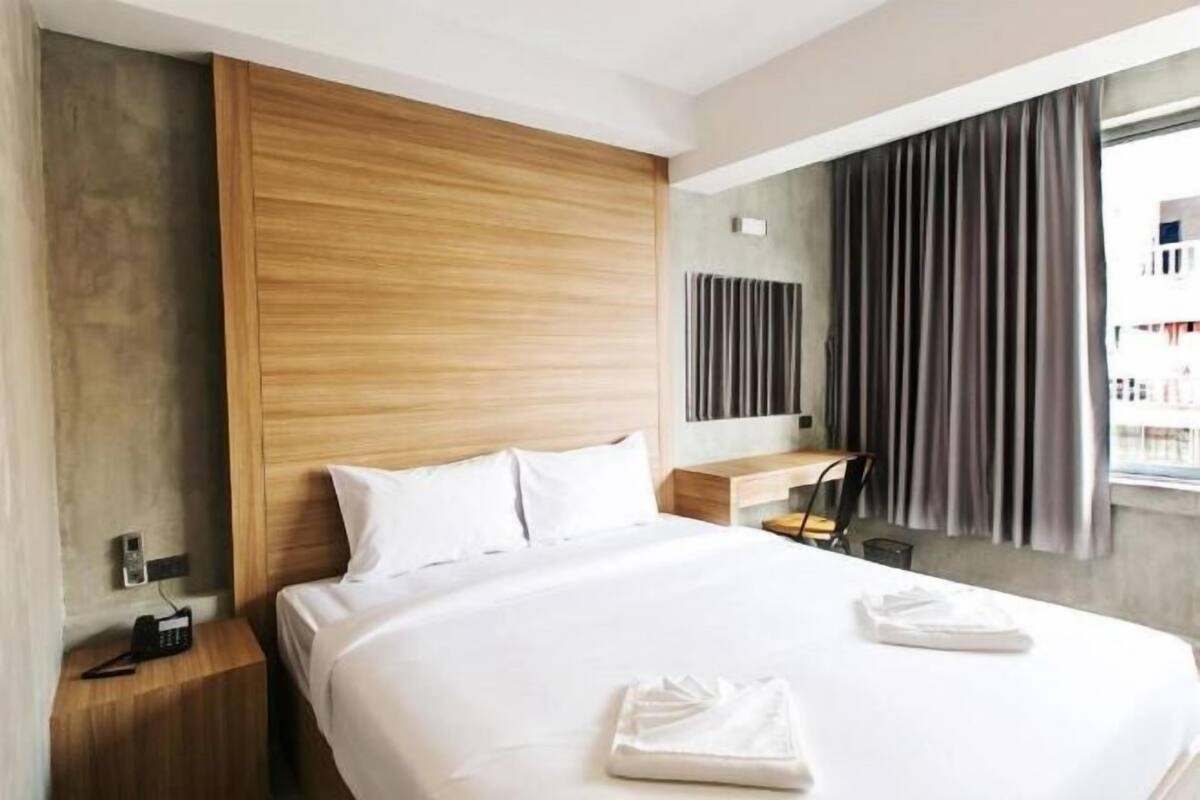 In-room safe, free WiFi