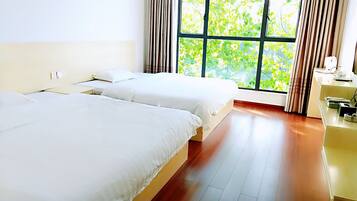 Design Twin Room with Lake View | Desk, blackout drapes, free WiFi