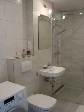Apartment, Mountain View | Bathroom | Shower, free toiletries, hair dryer, towels