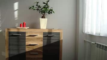 Departamento, vista a la montaña | 1 habitación, tabla de planchar con plancha, wifi gratis y ropa de cama