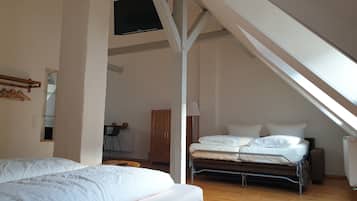 Familienzimmer | Schreibtisch, Babybetten, kostenloses WLAN, BettwÀsche