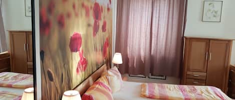 Triple Room | Desk, cribs/infant beds, free WiFi, bed sheets