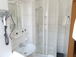 Chambre Triple | Salle de bain