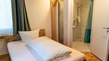 Single Room | Desk, cots/infant beds, free WiFi, bed sheets