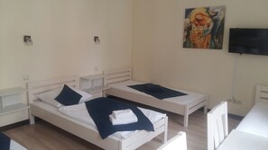 Quadruple Room | Desk, iron/ironing board, free WiFi, bed sheets - Kamienica Pod Aniolami (Wroclaw)