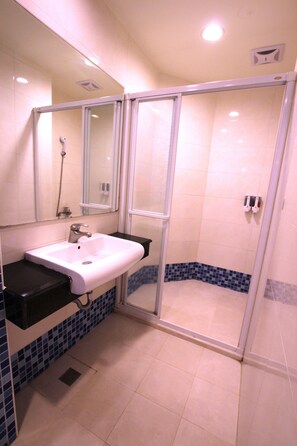 Deluxe Double Room, 1 Queen Bed, Balcony, Sea View | Bathroom | Free toiletries, hair dryer, slippers, towels