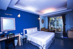 Standard Double Room, 1 Queen Bed, Balcony | Desk, blackout drapes, soundproofing, free WiFi - Lang Qin Hai Inn (Hengchun)
