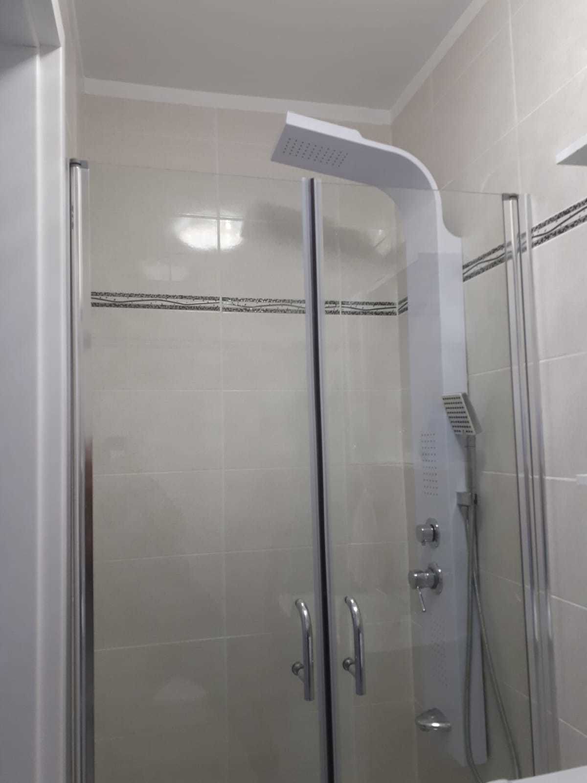 Business Studio | Bathroom shower