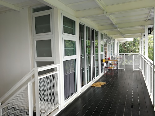 ฟรอนเทียร์ โฮมส์เทล